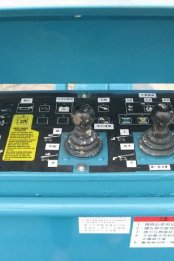 25m屈臂輪胎高空作業車